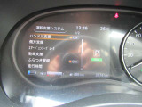ディスプレイには安全装置の設定や様々な表示をしてくれるので、運転が楽しくなりますね♪