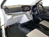 前方の見通しが良いすっきりした視界、誰でも扱いやすく運転できます。疲れにくく安心ドライブを更に快適なものにします!
