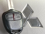 【キーレス】少し離れた場所からでもボタン一つでドアの開錠・施錠ができるのでとっても便利!ドアの鍵穴周りに傷をつけることもありません♪