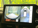 【パノラミックビューモニター】専用のカメラにより、上から見下ろしたような視点で360度クルマの周囲を確認することができます☆死角部分も確認しやすく、狭い場所での切り返しや駐車もスムーズに行えます。