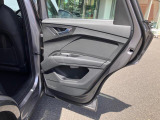 ドアを開けると上質で上品な室内空間が広がり細部までこだわったAudiデザイン性と、物づくりのこだわりを感じて頂けます。詳しくは0078-6002-900146中古車スタッフまで