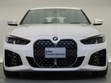 【キドニーグリル】BMWの代名詞。一目見ただけでBMWであると認識できる確固たるアイコンとして存在感を放ちます。