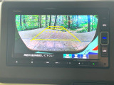 【バックカメラ】駐車時に後方がリアルタイム映像で確認できます。大型商業施設や立体駐車場での駐車時や、夜間のバック時に大活躍!運転スキルに関わらず、今や必須となった装備のひとつです!