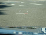カラーヘッドアップディスプレイ付き。少ない視線移動で情報を確認できるので、運転の疲労軽減に繋がりますよ♪