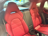車両はすべて屋内にて保管しておりますので、綺麗な状態のお車をご覧いただけます。
