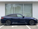 オリジナル・サービスもついたBMW自動車保険も取り扱っております。BMW自動車保険にご加入いただくと、万一のトラブルを24時間365日サポートするエマージェンシー・サービスの〈プレミアム〉をご利用いただけます。