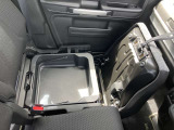 シート下にも収納BOXがありますのでいろいろと便利です。
