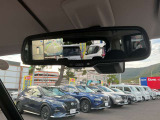 アラウンドビューモニターの映像は、バックミラーにも映せます。