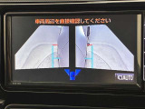 幅も大きいクルマなので、すれ違いも心配ですよね。バックカメラだけでなく、サイドカメラも装備しています。裏道のすれ違いの時なども、活躍してくれます。