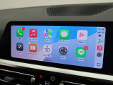 【アップルカープレイ】iPhoneがBMW車両とワイヤレスで接続されます。Apple CarPlayでは、オーディオストリーミングやメッセージングアプリがディスプレイに表示されます。