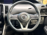 インテリアに合わせたデザインのステアリングは、運転される方のことも考え、運転しやすい形状、大きさです。是非一度、実際に触ってお確かめください。