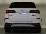 BMWのお車は、走行の安定性とコーナリングの良さを追求し、思い通りにハンドルの操作可能です。試乗車もご用意しておりますので、ぜひ&ldquo;駆け抜ける歓びをご体感ください!
