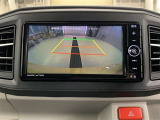 バックモニターで、後方確認しながら安心して駐車することができます。車庫入れが苦手な方にも安心です。※カメラが映し出す範囲は限られています。必ず車両周辺の安全を直接確認してください