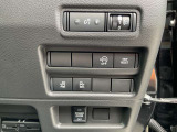 ハンドル右奥には各種設定スイッチがあります。運転者がスッと手を伸ばせば操作できので便利です。