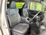 【シートヒーター&ベンチレーション】夏場は涼しい風でお尻や背中の熱やムレを防ぎ、冬はエアコンよりも早く温まってポカポカに!季節を問わず快適に過ごせます。