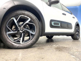 ●純正16インチアルミホイール:輸入車ならではの卓越した走りを支えるホイールと足回りです!日本車の走りに慣れている方にもぜひ体感して頂きたいほど、高いレベルでまとまっています!