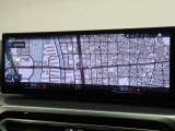 【純正ナビゲーション】BMWのナビゲーションは操作性も良く、詳細な地図情報と交通状況を見やすく表示し、快適なドライビングをサポートしながら目的地までナビゲートします