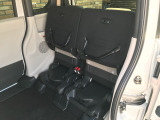 ゆとりのスペースは頭上にも!お子さまのお着替えがのびのびできるほか、背の高い荷物もラクに積み込めます。