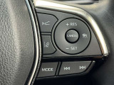 高速道路等で便利なレーダークルーズコントロールや車線維持の操作スイッチ。
