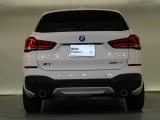 BMWのお車は、走行の安定性とコーナリングの良さを追求し、思い通りにハンドルの操作可能です。試乗車もご用意しておりますので、ぜひ&ldquo;駆け抜ける歓びをご体感ください!