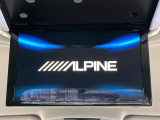 【12.8型フリップダウン】大画面モニターで後席でもエンタメをお楽しみいただけます。家族や友人とお出かけする機会が多い方に大人気です♪