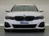 【キドニーグリル】BMWの代名詞。一目見ただけでBMWであると認識できる確固たるアイコンとして存在感を放ちます。