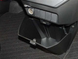 便利な収納ポケット、小物入れを各所に配置しています。