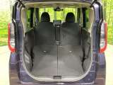 後席を格納すると、これだけの広さが!シーンに合わせたシートアレンジで、大きな荷物も積むことが出来ます♪