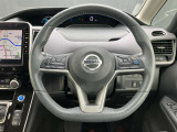 手元でナビの音量調整等が出来るのでナビの操作によるわき見運転を防止することが出来ます。