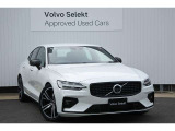 アスリートを思わせる身のこなしで駆け抜けていくセダンとして、S60はステアリングを握るたびに心を満たすドライビングの楽しさを追求しまして開発されました。
