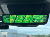 【デジタルインナーミラー】後席の大きな荷物や同乗者で後方が確認しづらい時でも安心!カメラが撮影した車両後方の映像をルームミラー内に表示。クリアな視界で状況の確認が可能です!