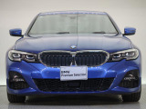 【キドニーグリル】BMWの代名詞。一目見ただけでBMWであると認識できる確固たるアイコンとして存在感を放ちます。
