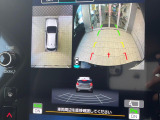 【マルチテレインモニター】車のフロントやサイドのカメラ画像を同時にモニター表示することで、悪路や狭い道を走行時でも周囲の状況確認ができ安心!本格SUVにうれしい装備です♪