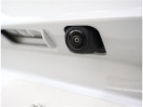 バックカメラが付いているので後方確認が非常にしやすいです。今や運転初心者も熟練者も必須装備!ついていて損はないですね♪