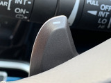 ■パドルシフト■ステアリングから手を離さずに、簡単にシフトチェンジ。マニュアル車感覚のシフトチェンジが愉しめます。自分の手で操縦している感が増して運転を愉しく出来る装備です!