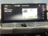 前方の映像だけでなく、車内から後方の映像もばっちり記録します