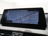 【純正ナビゲーション】BMWのナビゲーションは操作性も良く、詳細な地図情報と交通状況を見やすく表示し、快適なドライビングをサポートしながら目的地までナビゲートします。