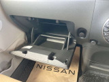 グローブボックスは奥行きがあり、日常品や車検証、その他の収納に便利です!