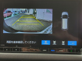 目安となるガイドライン付きのバックカメラを装備しているので、慣れない場所での車庫入れも安心です。
