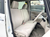 運転席シート廻りは使用感も少なく、良好な状態となっています。前オーナー様が丁寧に使っていたことがよくわかりますね。