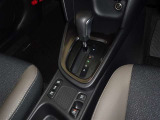 電動パーキングブレーキ・ブレーキホールドを装備してます。ホールド機能は信号待ちが多い一般道で疲労軽減になり、大好評です!