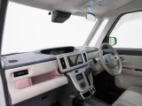 ダイハツのお店では、ダイハツ車を知り尽くしたプロフェッショナルが、専用の診断機器を使って各システムを点検しております。