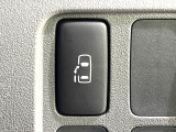 【パワースライドドア】スマートキーや運転席のスイッチでスライドドアの開閉が可能♪電動だから力を入れてドアを開ける必要が無く、小さいお子様でも、重い荷物を持っている時もラクに開け閉めできます♪