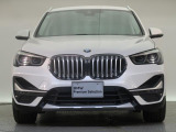 【キドニーグリル】BMWの代名詞。一目見ただけでBMWであると認識できる確固たるアイコンとして存在感を放ちます。