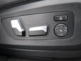 【メモリー機能付きパワーシート】運転手が代わってもボタン一つで設定ポジションに。常にご自身のドライブ設定が整います。