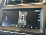 ボディの目立たない位置に設置された4台のデジタルカメラにより、車の周囲360度のオーバーヘッドビュー表示。それぞれのカメラを単独もしくは2か所表示することも可能。狭い場所や出入口なども安心できます!