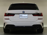 BMWのお車は、走行の安定性とコーナリングの良さを追求し、思い通りにハンドルの操作可能です。試乗車もご用意しておりますので、ぜひ&ldquo;駆け抜ける歓びをご体感ください!