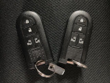 電子カードキーを携帯していれば、ドアハンドルやバックドアのリクエストスイッチを押すだけでドアの施錠・解錠が出来ます♪もちろん 遠隔操作も可能です!盗難防止のイモビライザー機能装備ですよ ☆