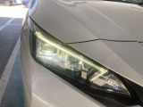 LEDヘッドランプは、白く明るいのが特徴です。