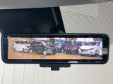 【インテリジェント ルームミラー】車両後方のカメラ映像をミラー面に映し出すので、車内の状況や、天候などに影響されずいつでもクリアな後方視界が得られます!
